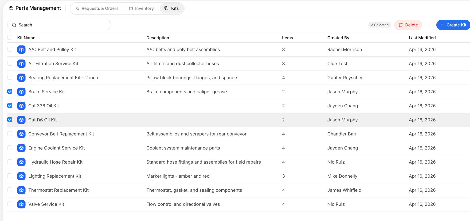 Kit table with 3 kits selected showing Delete button and selection count