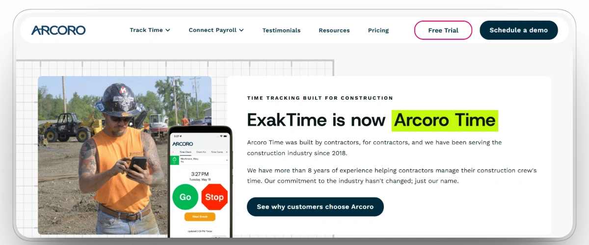 Arcoro Time construction worker using the mobile time clock app