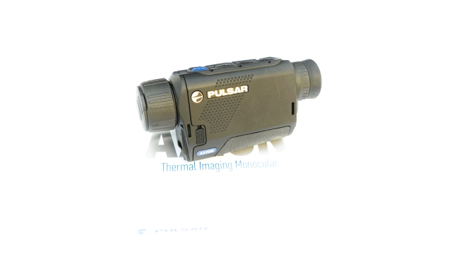 Pulsar Axion XM30S leicht seitlich