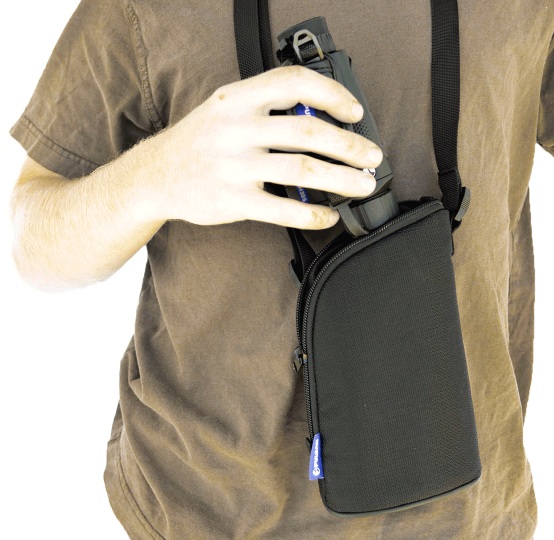 Pulsar Axion XM30S in die Tasche stecken