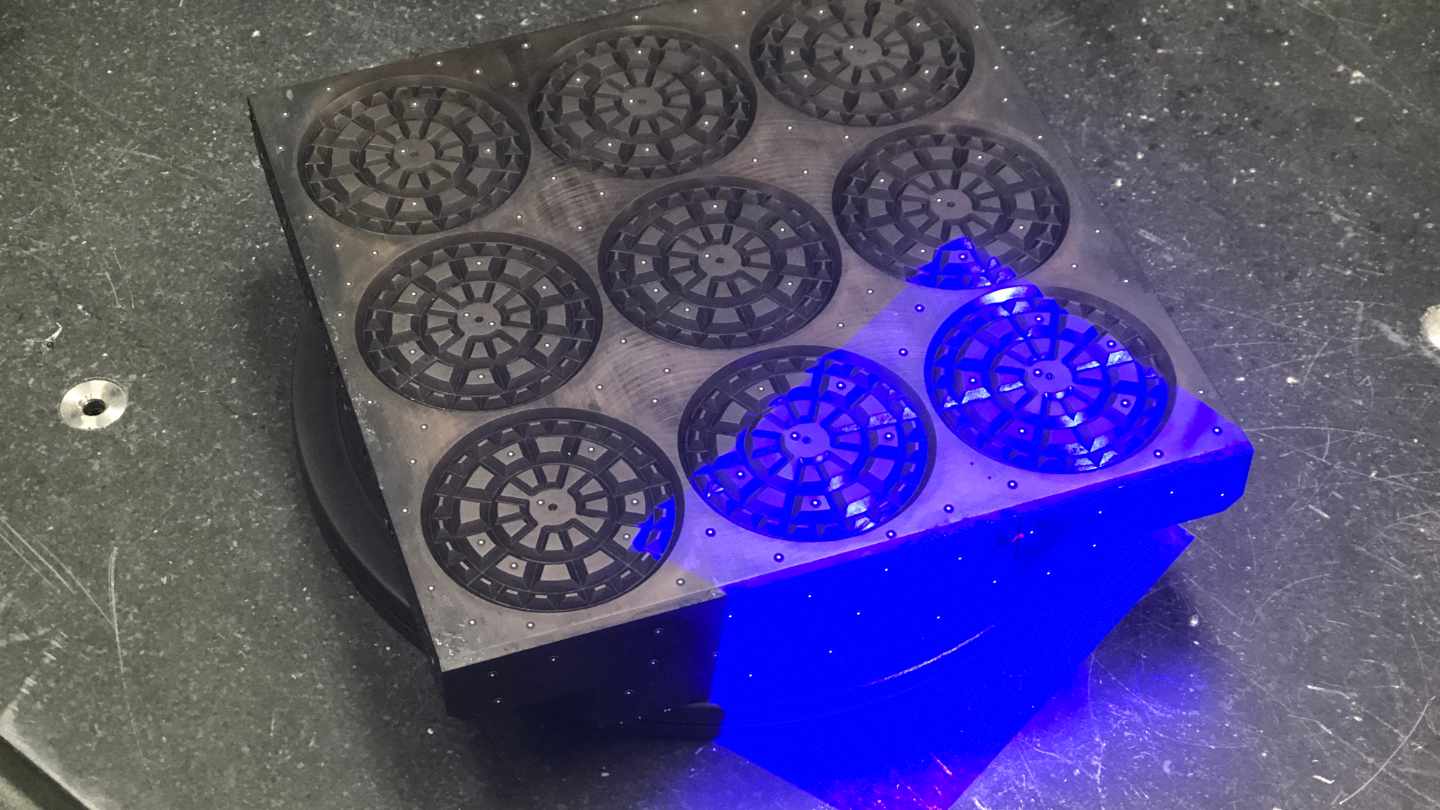 Blue light scan of a mold