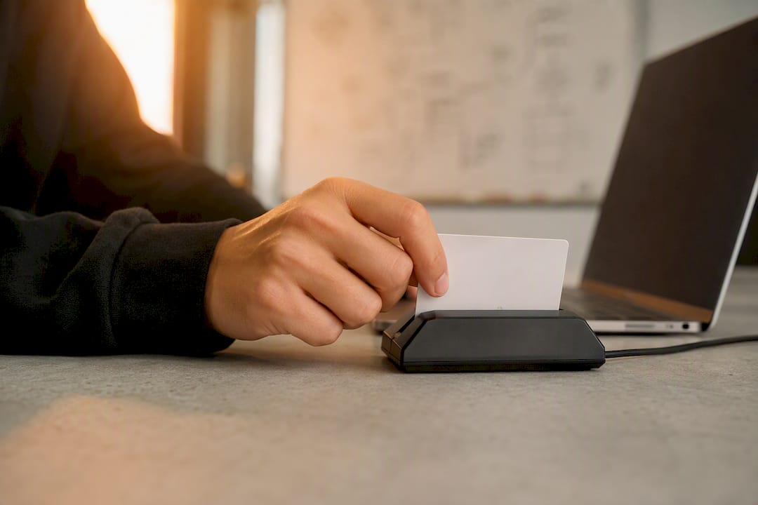 Hand holding smart card reader device