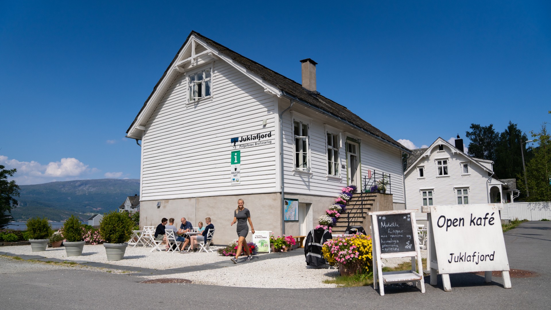 Café Juklafjord is delighted to welcome guests back for 2026 season! Nestled in the stunning surroundings of Hardangerfjord, the café is now open daily from 11:00 to 18:00, offering the perfect place to relax and recharge after a day on the glacier.