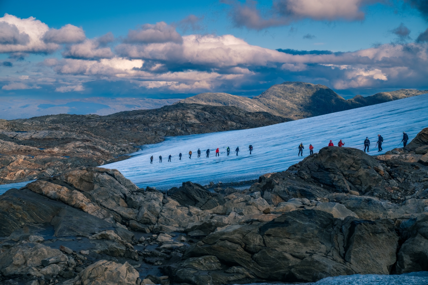 Planning your summer? There's nothing like experiencing the contrasts of Hardanger. In Jondal, it's only 19 km from warm rocky cliffs and swimming in the Hardangerfjord to the Folgefonna glacier! It's world class!