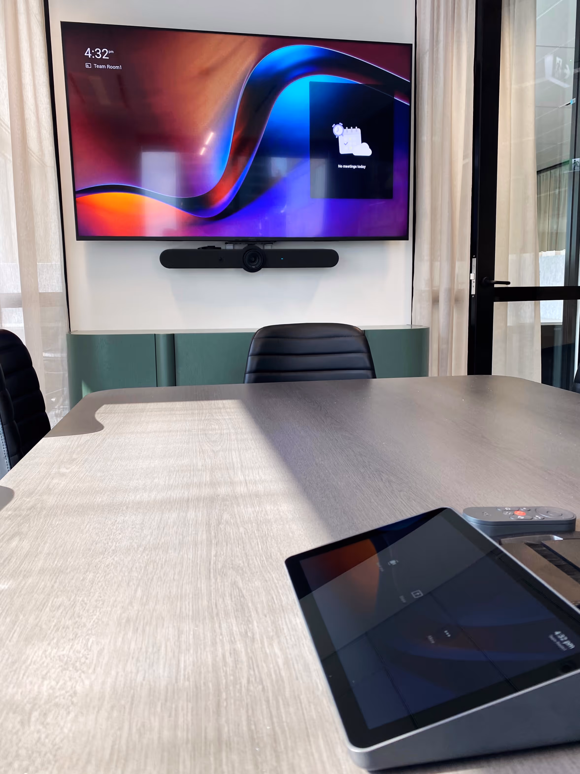 Medium Microsoft Teams conference room utilising Logitech components