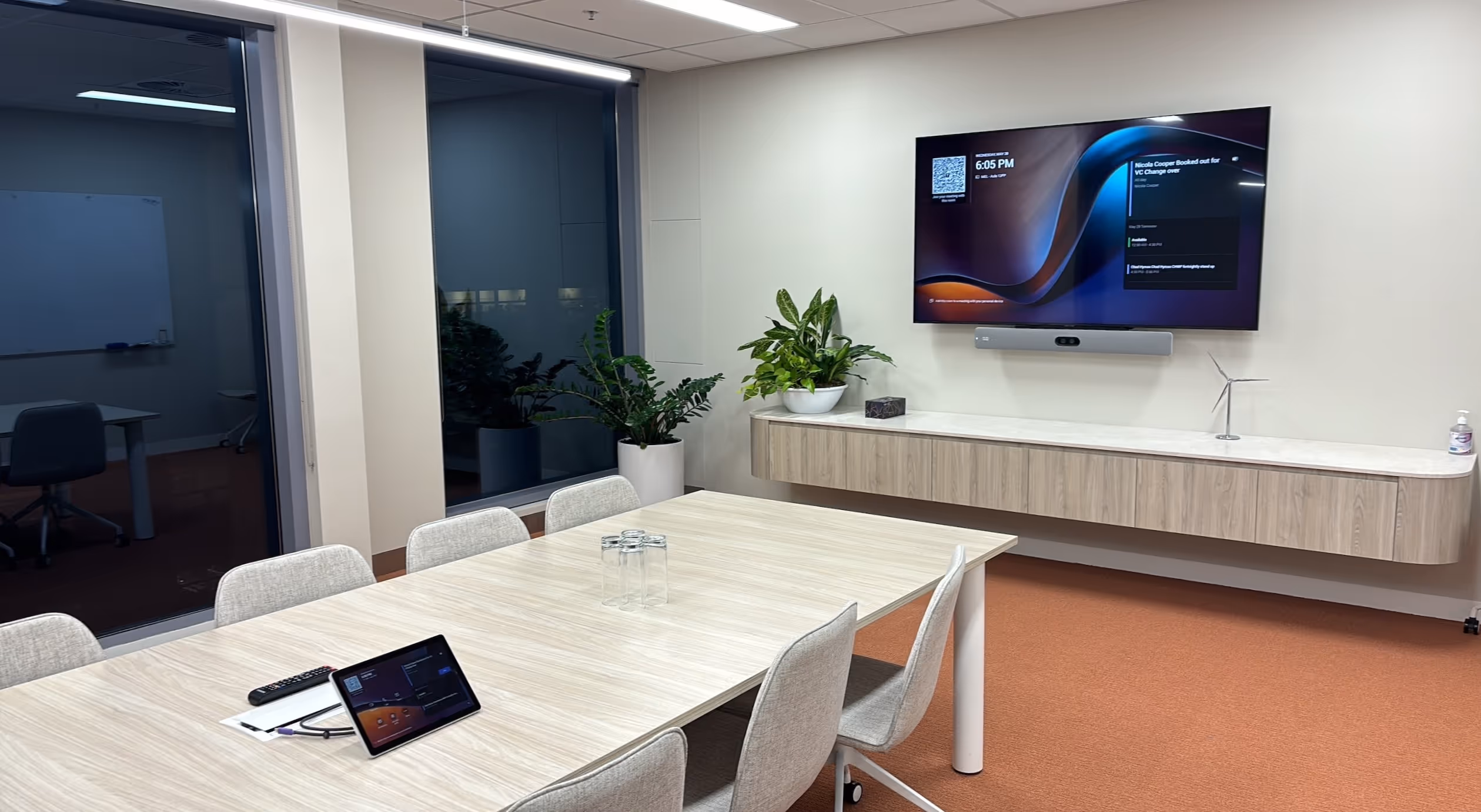 Medium 12 person Microsoft Teams Room using Cisco Bar Pro, Cisco Room Navigator, Samsung Display