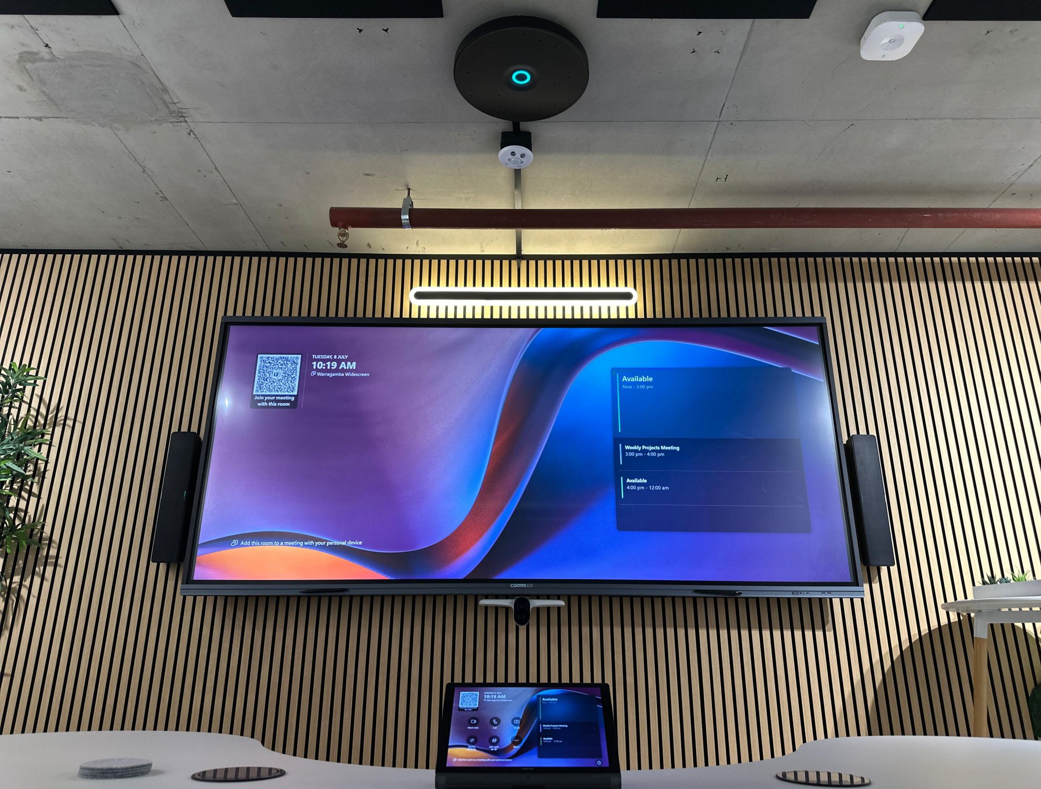 Microsoft Teams Signature Room with Poly E70 camera, Commbox Horizon 105"display, Sennheiser TCCM ceiling microphone, Crestron touch panel, QSC speakers