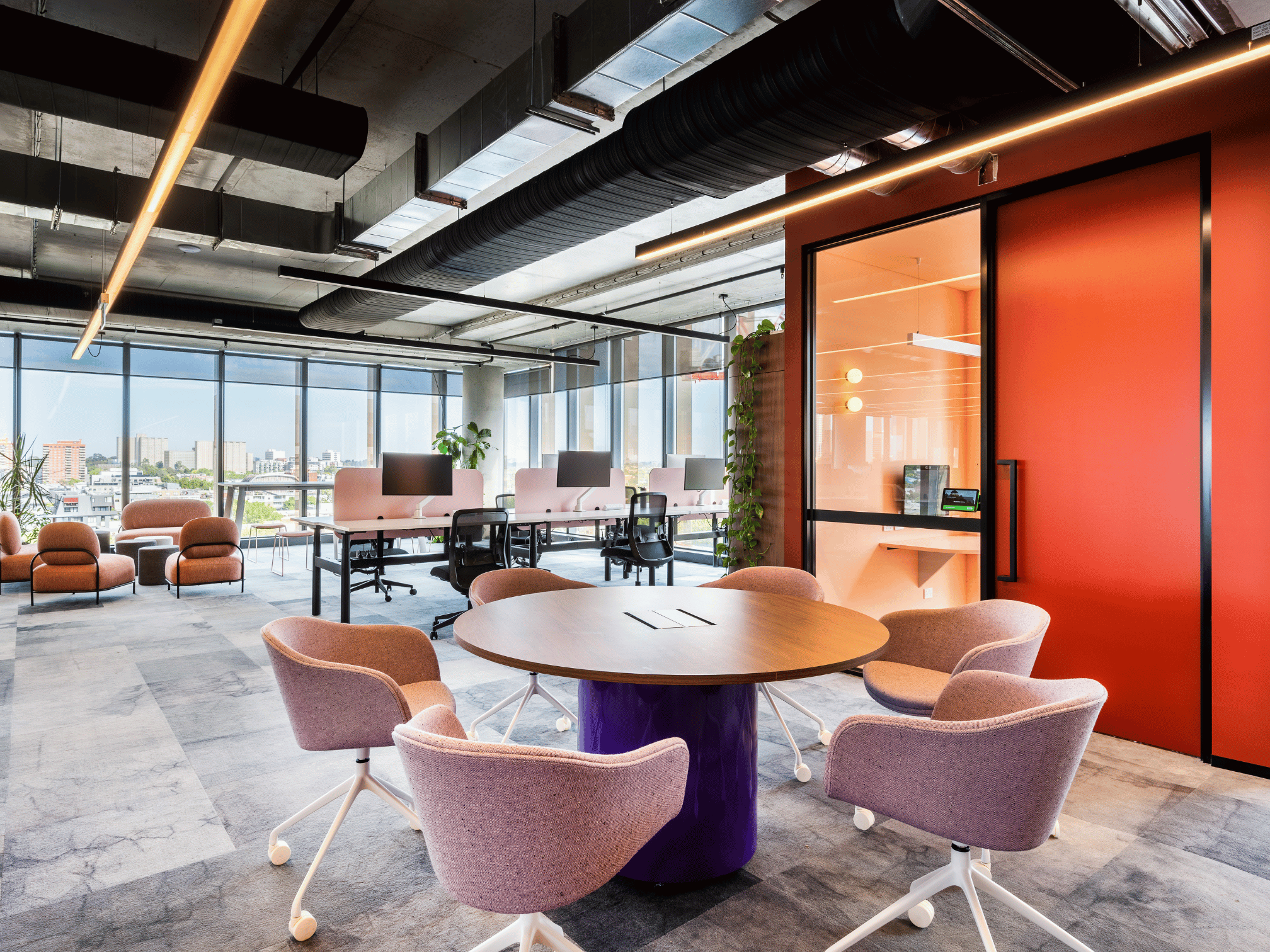 Small/focus Zoom room equipped with Neat Pad and DTEN ME.