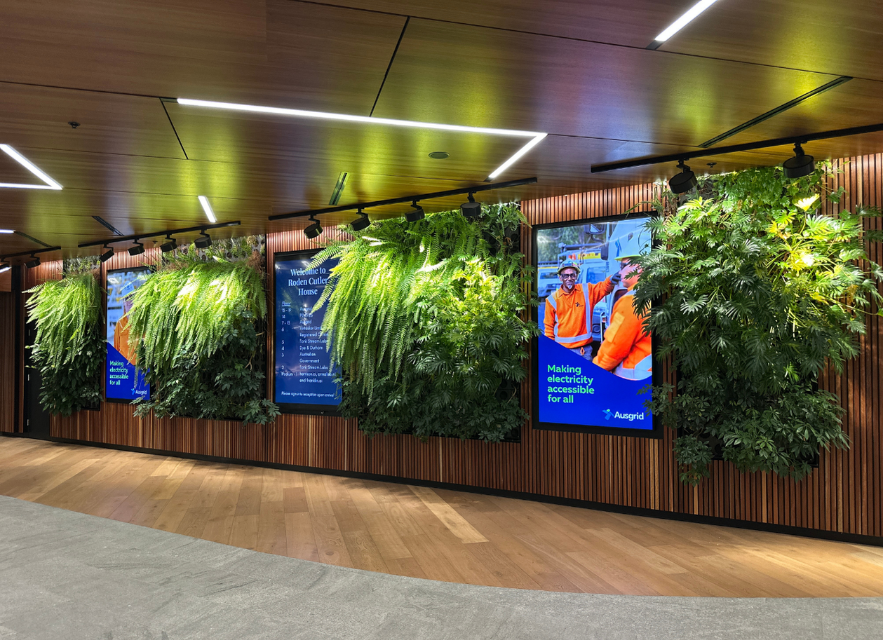 Digital signage managed solutions in the lobby