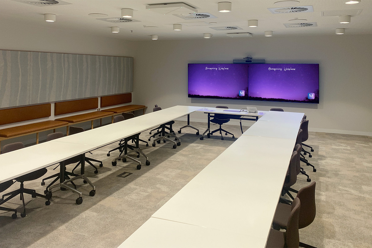 Large Microsoft Teams Room with Cisco Room Kit EQ bundle (includes Cisco Video Bar, Cisco Codec EQ, Cisco Room Navigator touch controller) with dual 86" displays. 