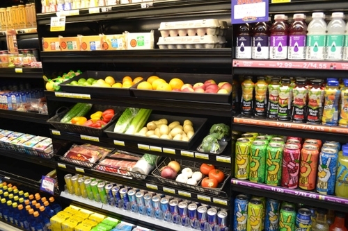 Omni food product display with produce and beverages