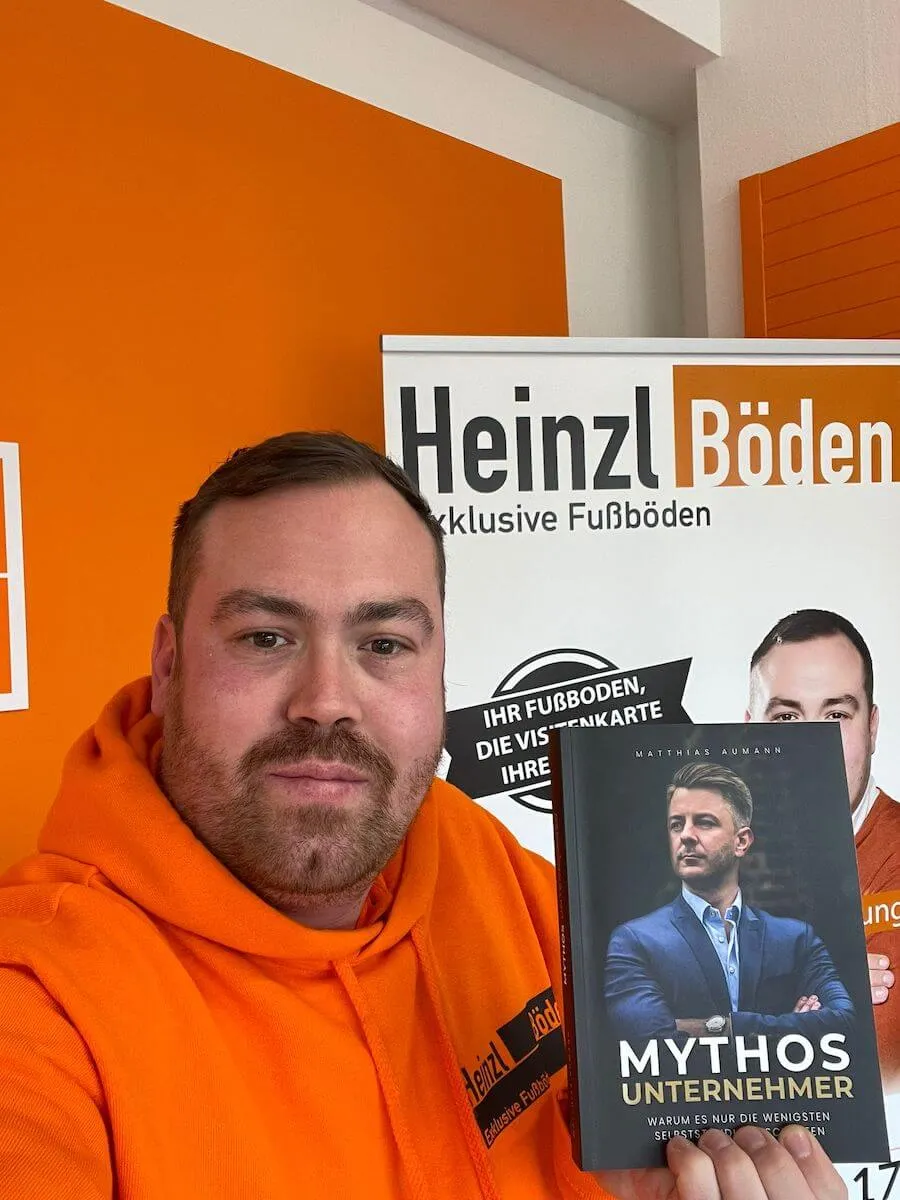 Ein Kunde mit dem Buch "Mythos Unternehmer".