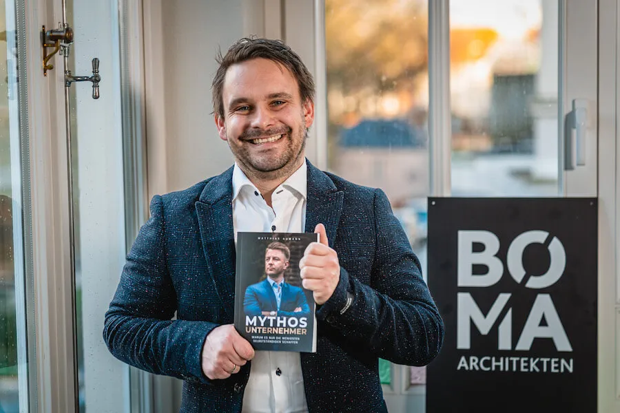 Ein Kunde mit dem Buch "Mythos Unternehmer".
