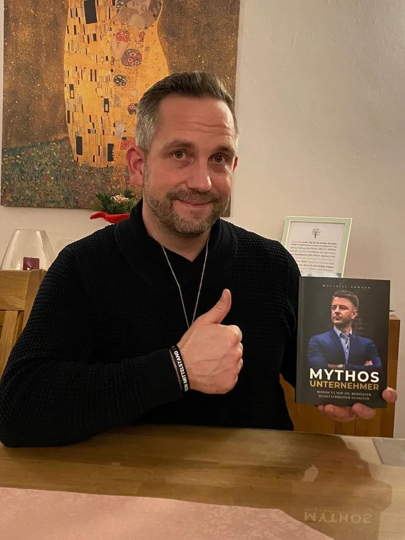 Ein Kunde mit dem Buch "Mythos Unternehmer".