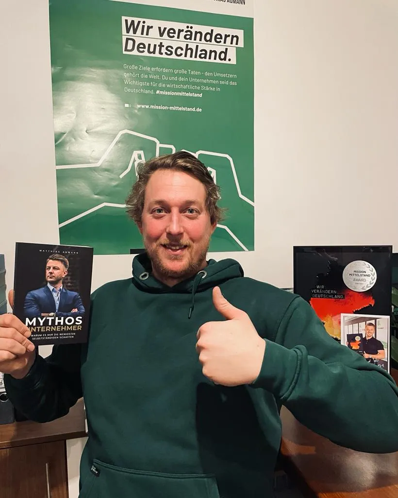Ein Kunde mit dem Buch "Mythos Unternehmer".