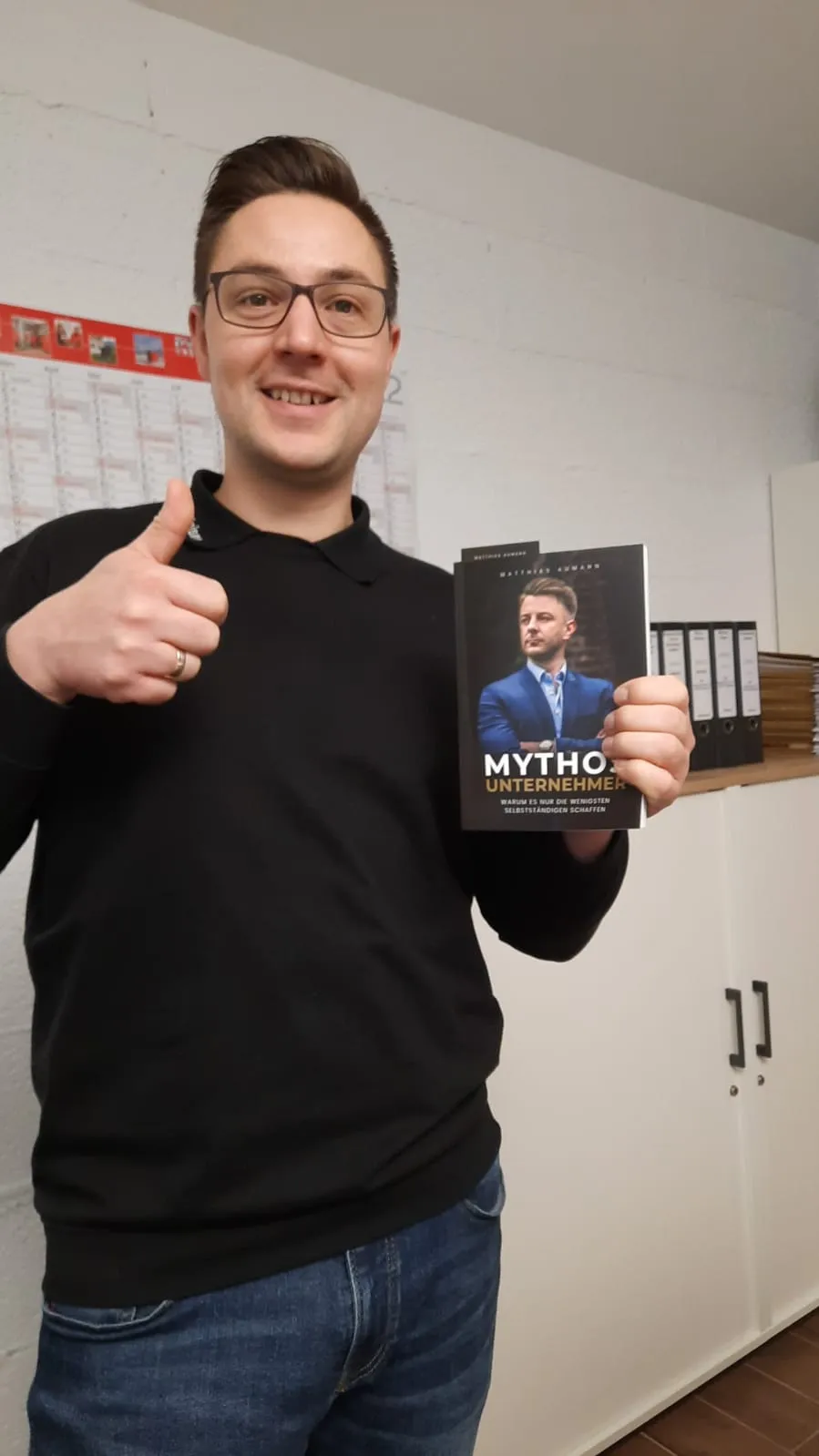 Ein Kunde mit dem Buch "Mythos Unternehmer".
