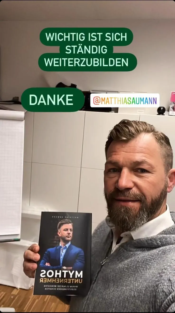 Ein Kunde mit dem Buch "Mythos Unternehmer".