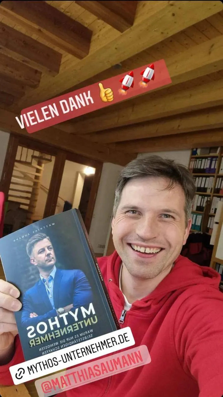 Ein Kunde mit dem Buch "Mythos Unternehmer".