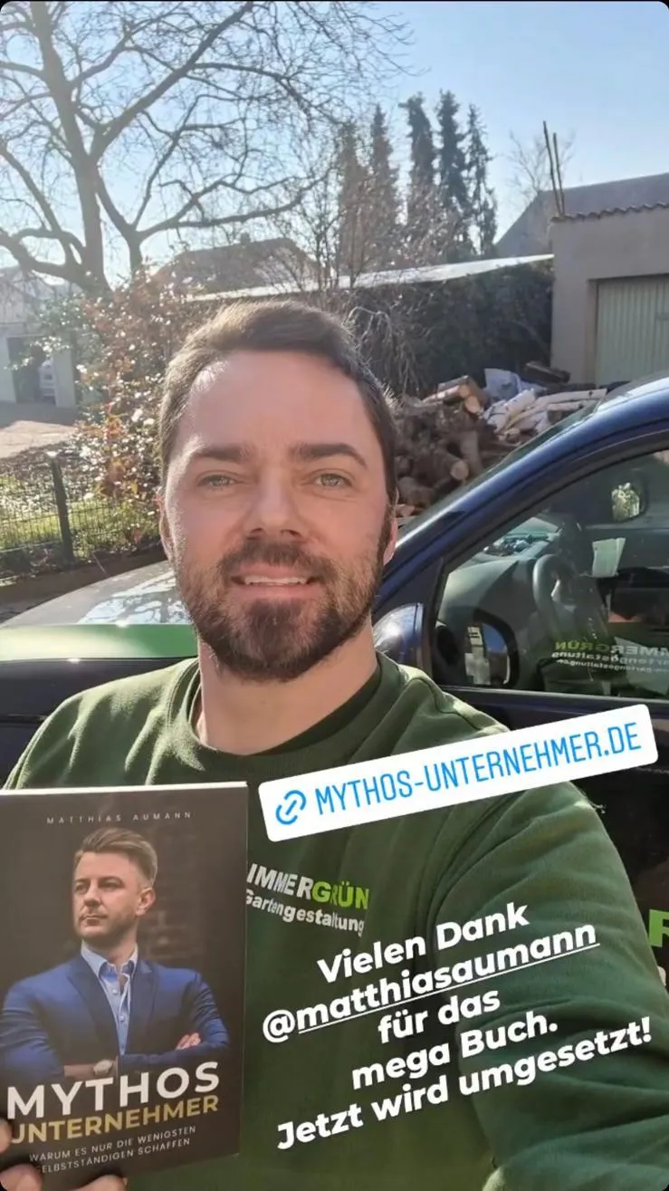 Ein Kunde mit dem Buch "Mythos Unternehmer".