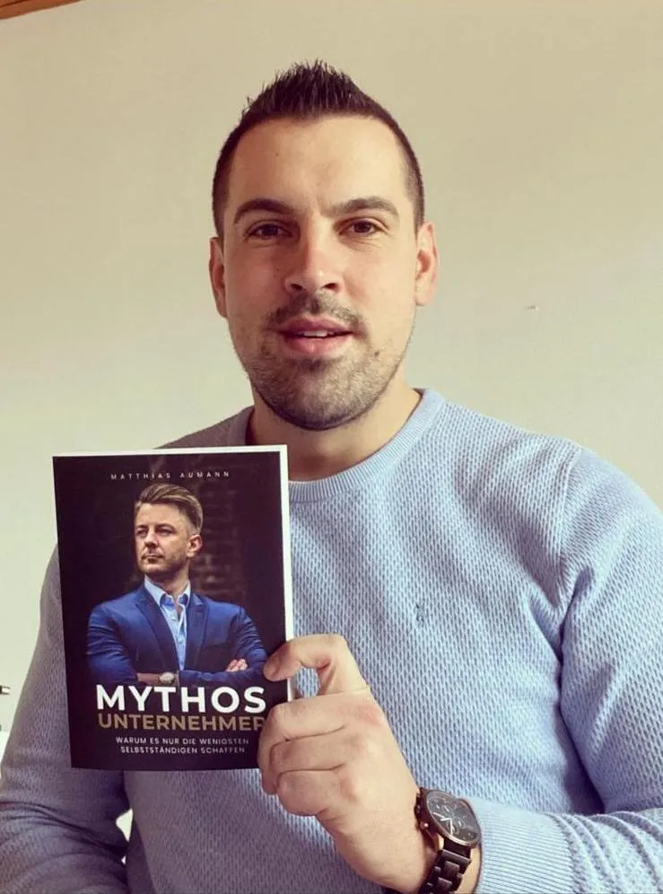 Ein Kunde mit dem Buch "Mythos Unternehmer".