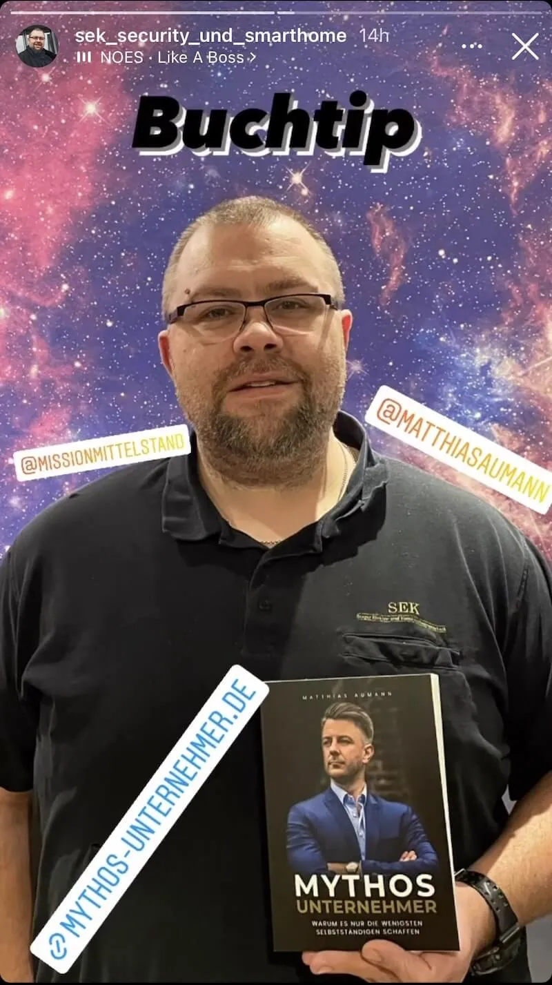 Ein Kunde mit dem Buch "Mythos Unternehmer".