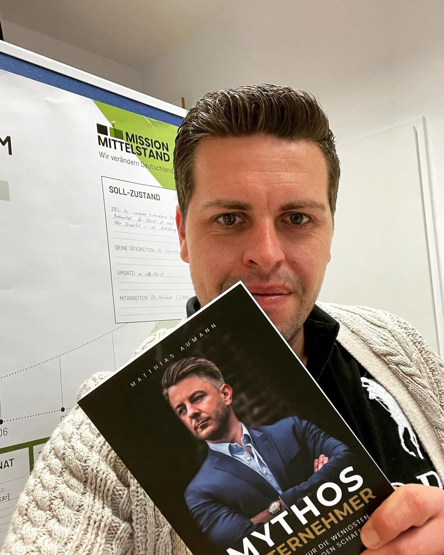 Ein Kunde mit dem Buch "Mythos Unternehmer".