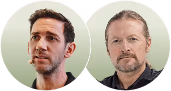 Porträt eines Mannes mit kurzem braunem Haar und Bart, der nach rechts schaut, vor einem hellen Hintergrund, trägt ein schwarzes Hemd.