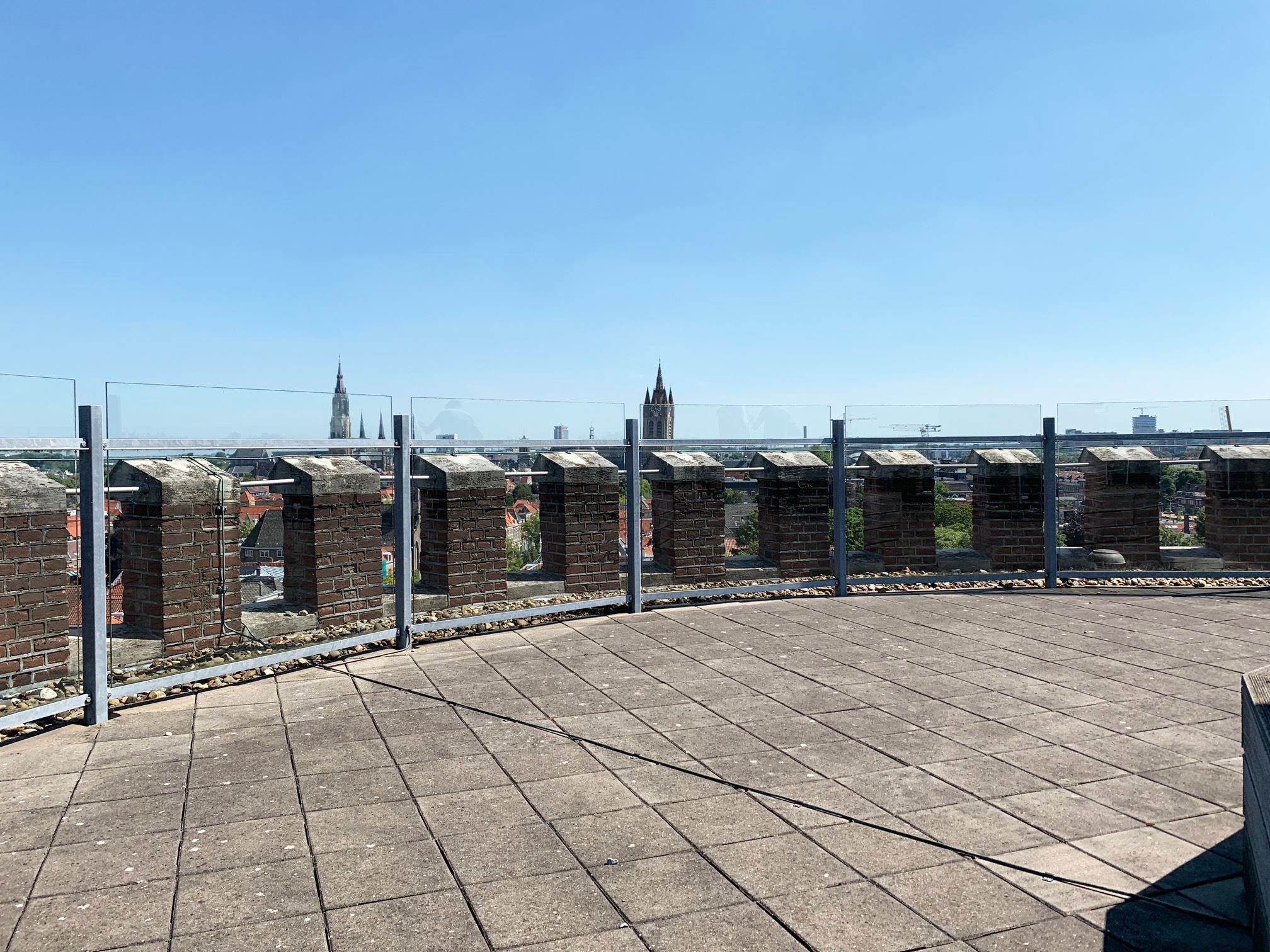 Het dak is open voor iedereen maar ook te huren voor afzonderlijke evenementen en heeft een prachtig uitzicht