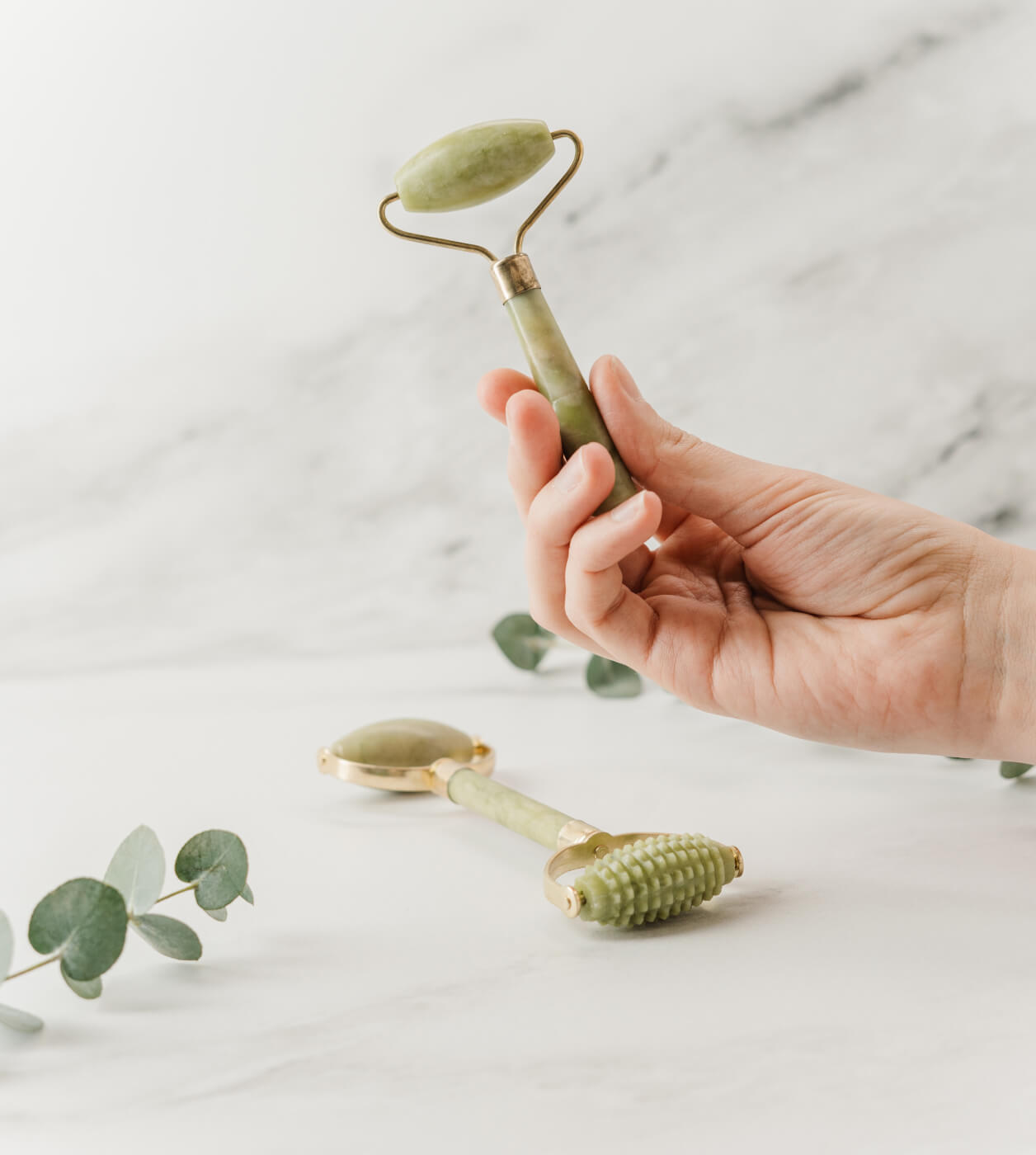 This beauty tool is made of jade and used for face massage. Other the fact that using this crystal isn't just aesthetically pleasing, but it has many benefits, coming from the fact that it is cold to the touch. Enhance your beuty routine today
