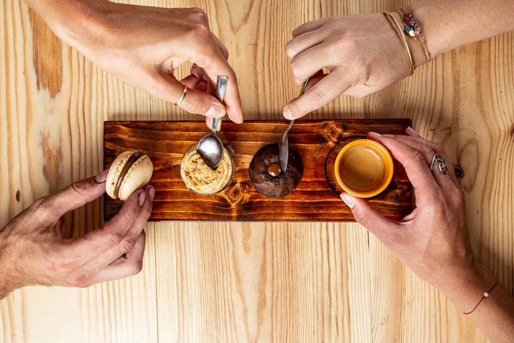 Un café gourmand dans un restaurant d'Empanadas argentines.
