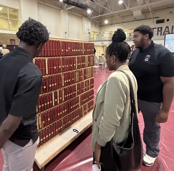 cell phone lockers build team