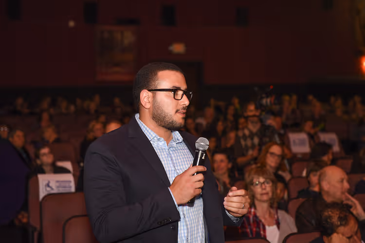 Audience Member asking a question at Screenagers Community Screening Event