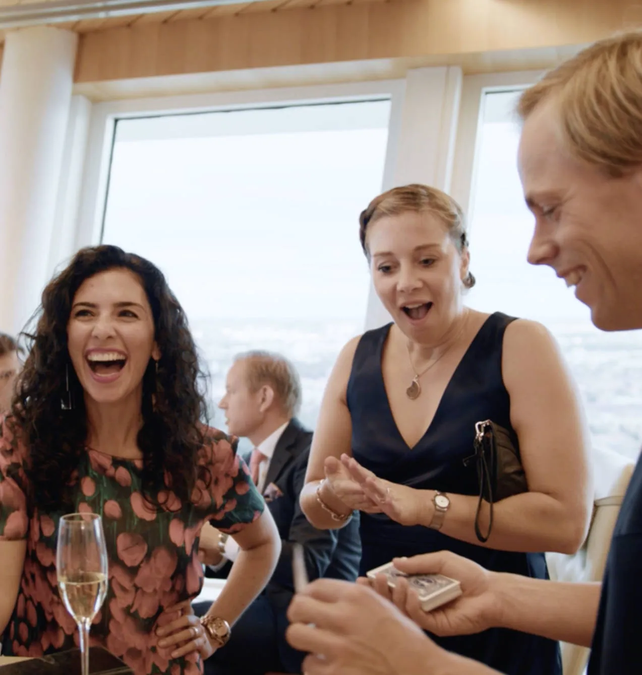 Reactions to Close-Up magic by Jacob Schenström.