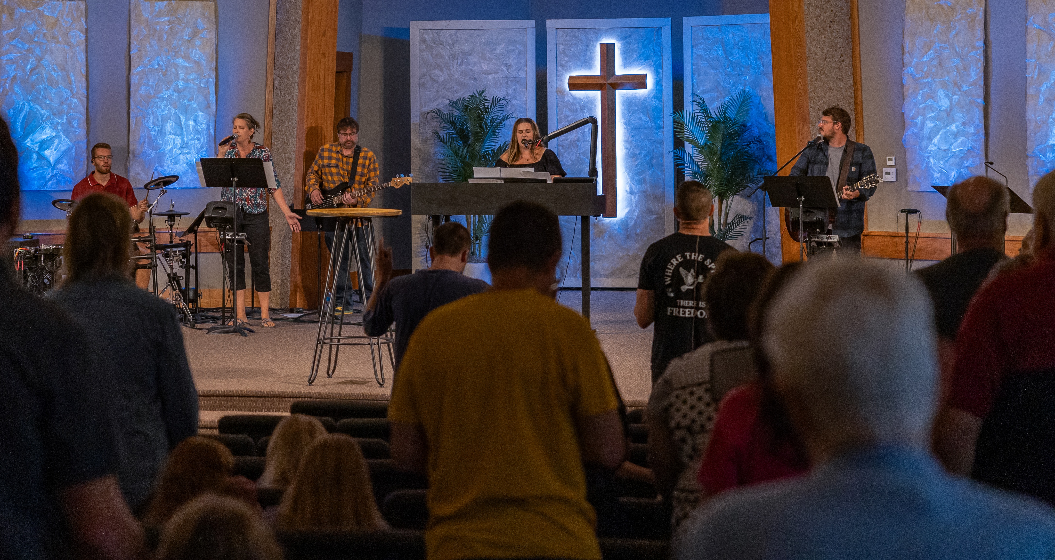 Man raising arms during worship service at Olivet Lutheran Church in La Crosse Wisconsin