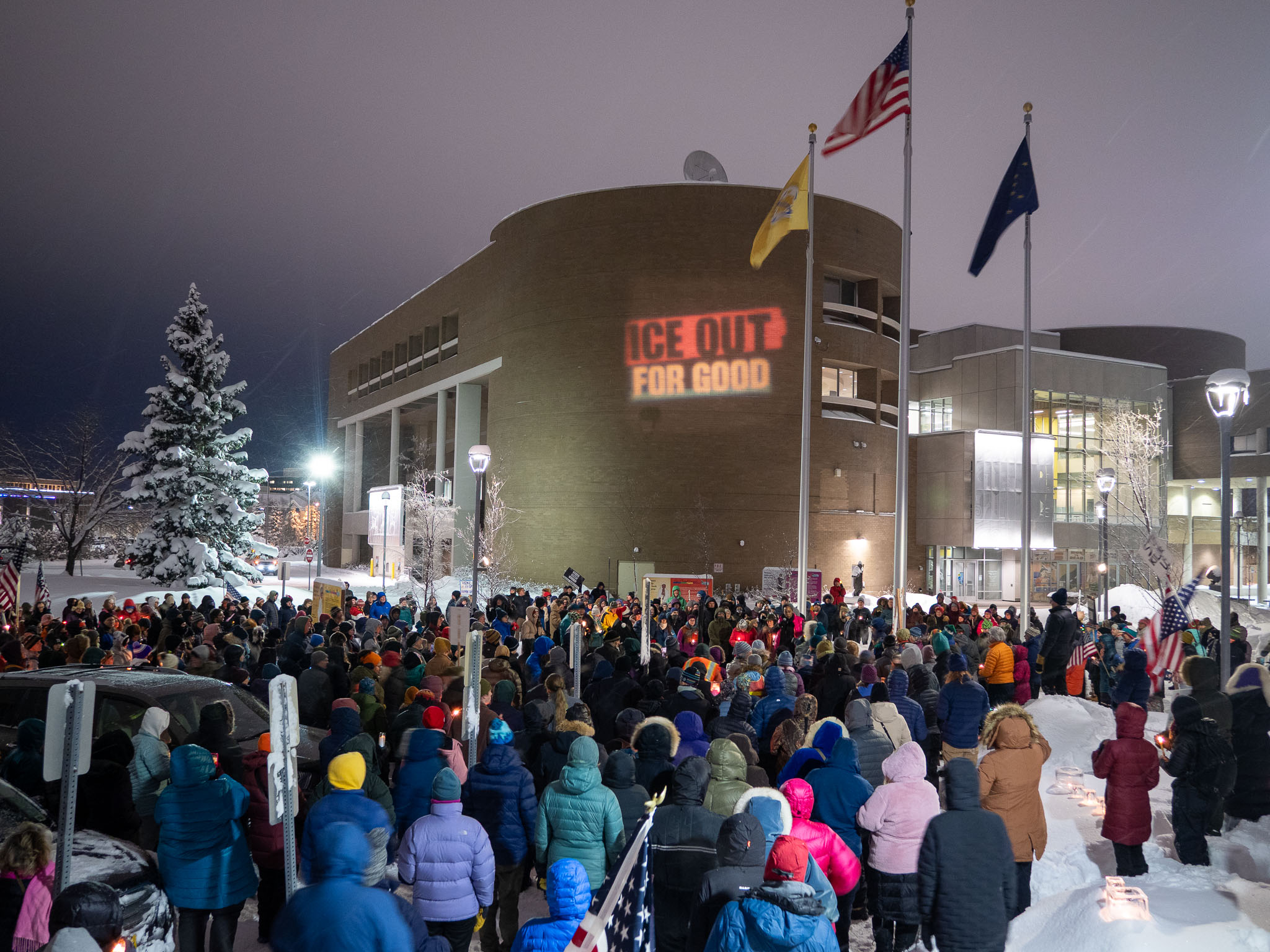 Anchorage residents hold vigil for Renee Good
