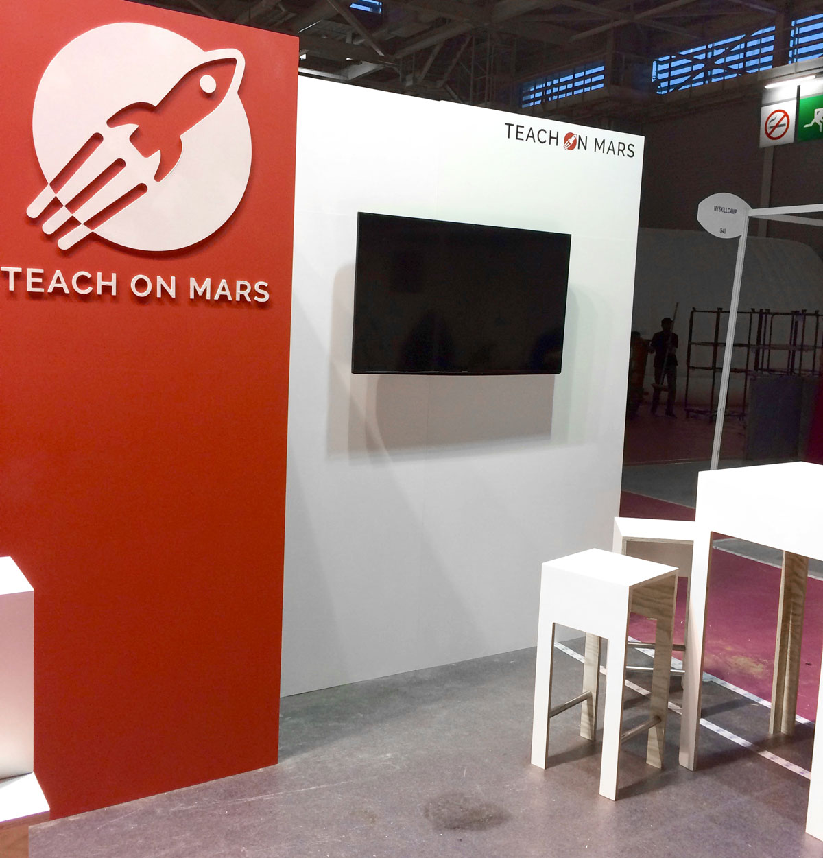 Stand Teach on Mars Studio Trigone