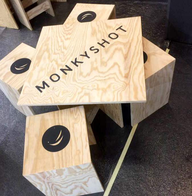 Monkey Shot Stand Paris Studio Trigone