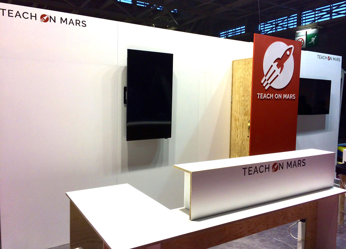 Stand Teach on Mars Studio Trigone