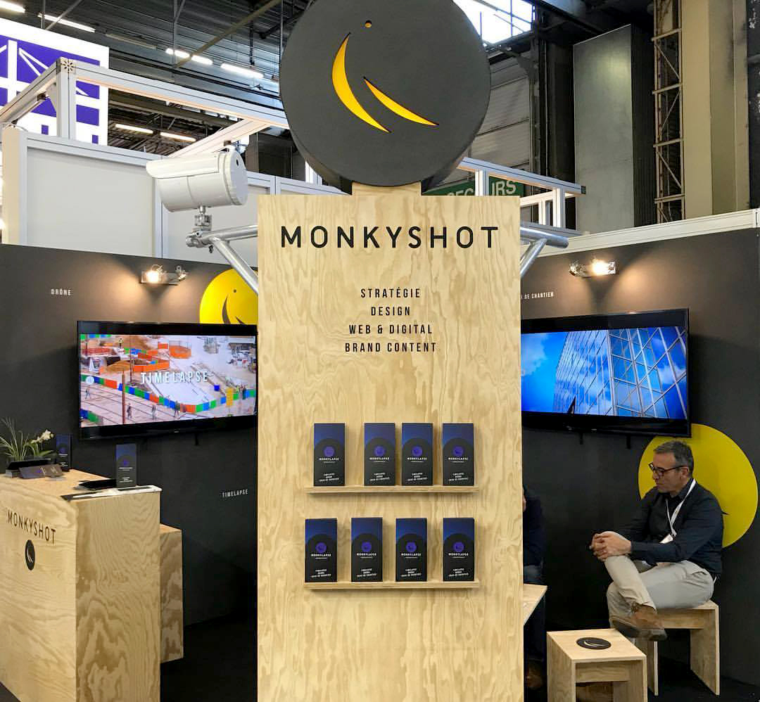 Monkey Shot Stand Paris Studio Trigone