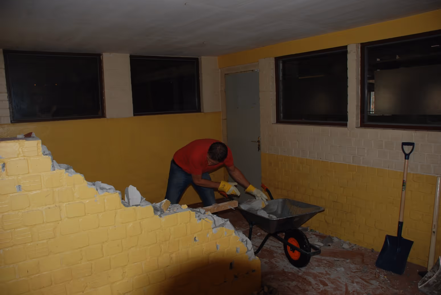 Gert-Jan aan het klussen