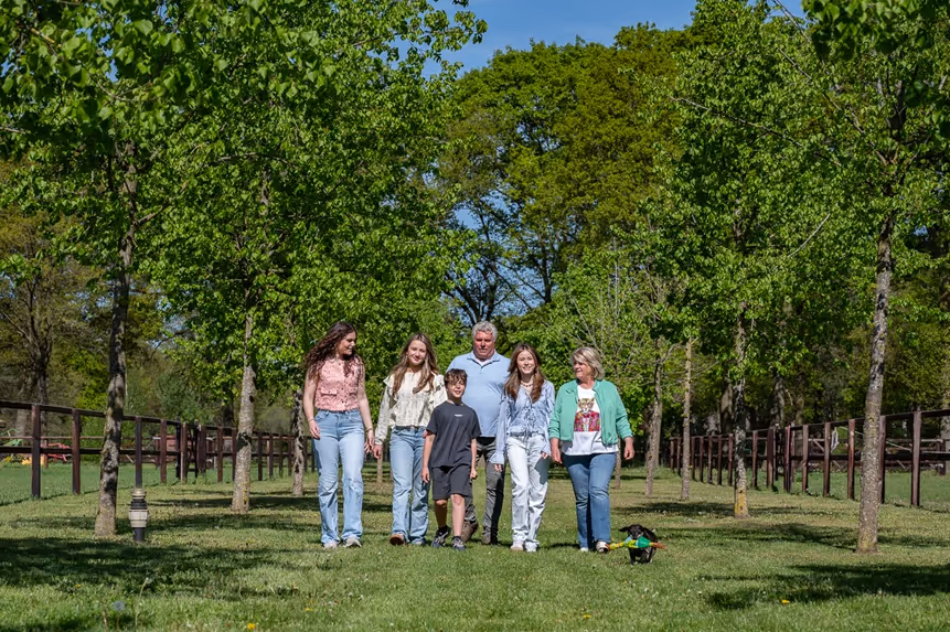 familie in de boomgaard