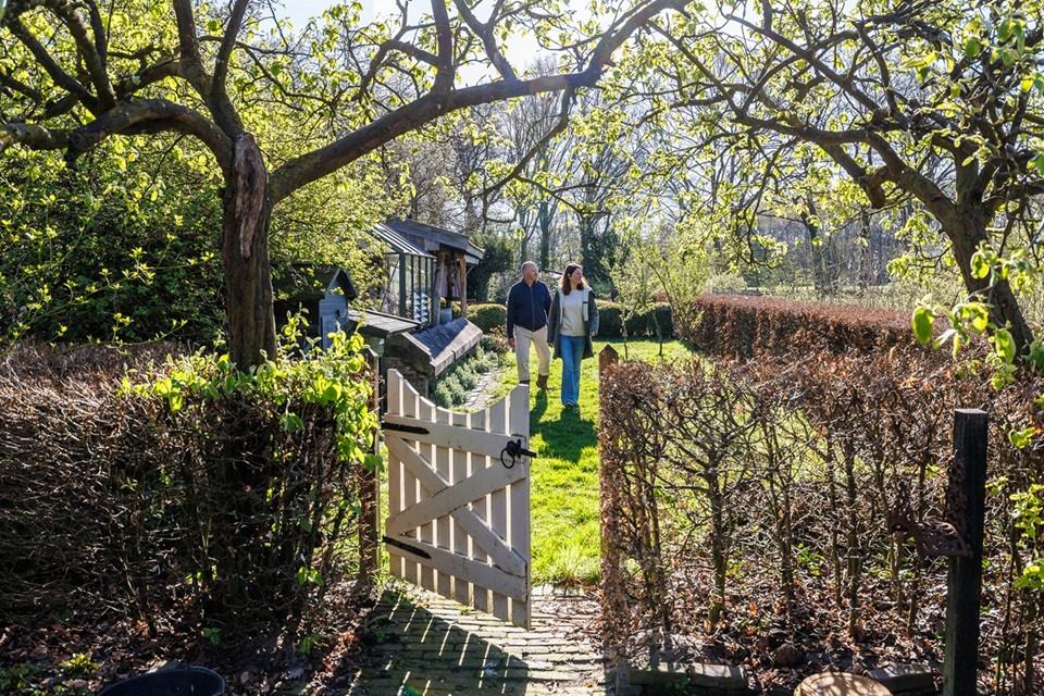 bewoners kleine witte huisje