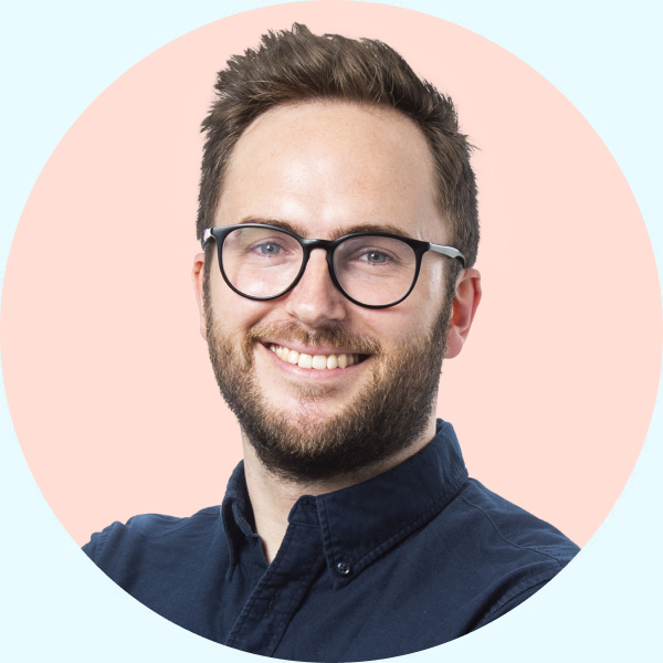 A happy Skipr employee
