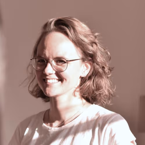  Lucy Straathof