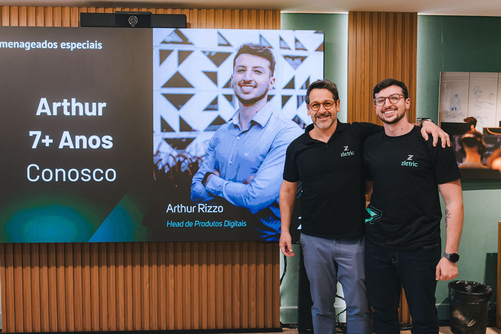 Arthur Rizzo recebe homenagem por mais de 7 anos de Zletric