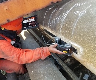 Performing axial scanning on pipe