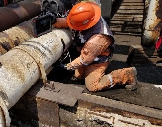 Performing circumferential scanning on pipe