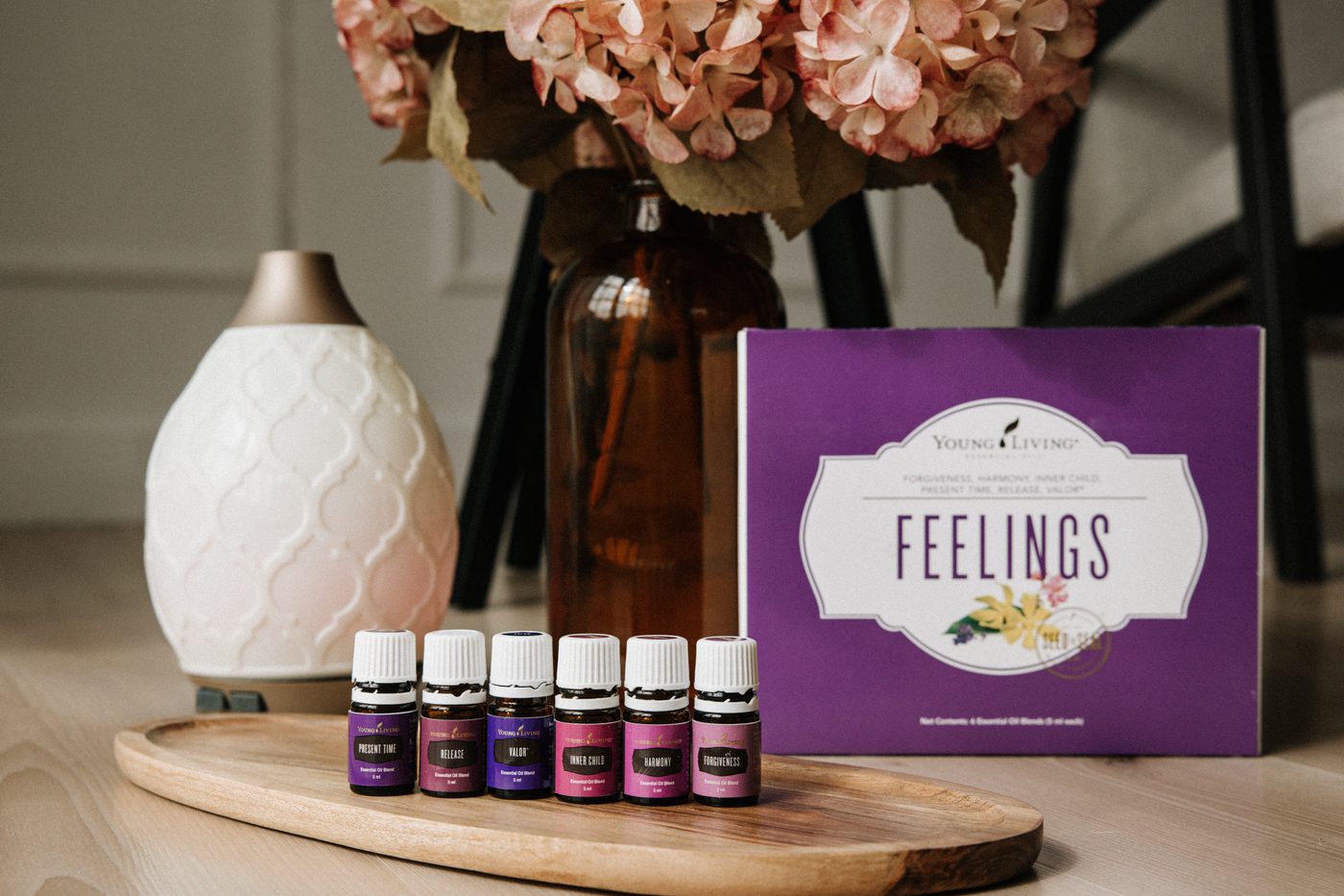 Young Living Feelings-Set mit Diffuser und Blumen