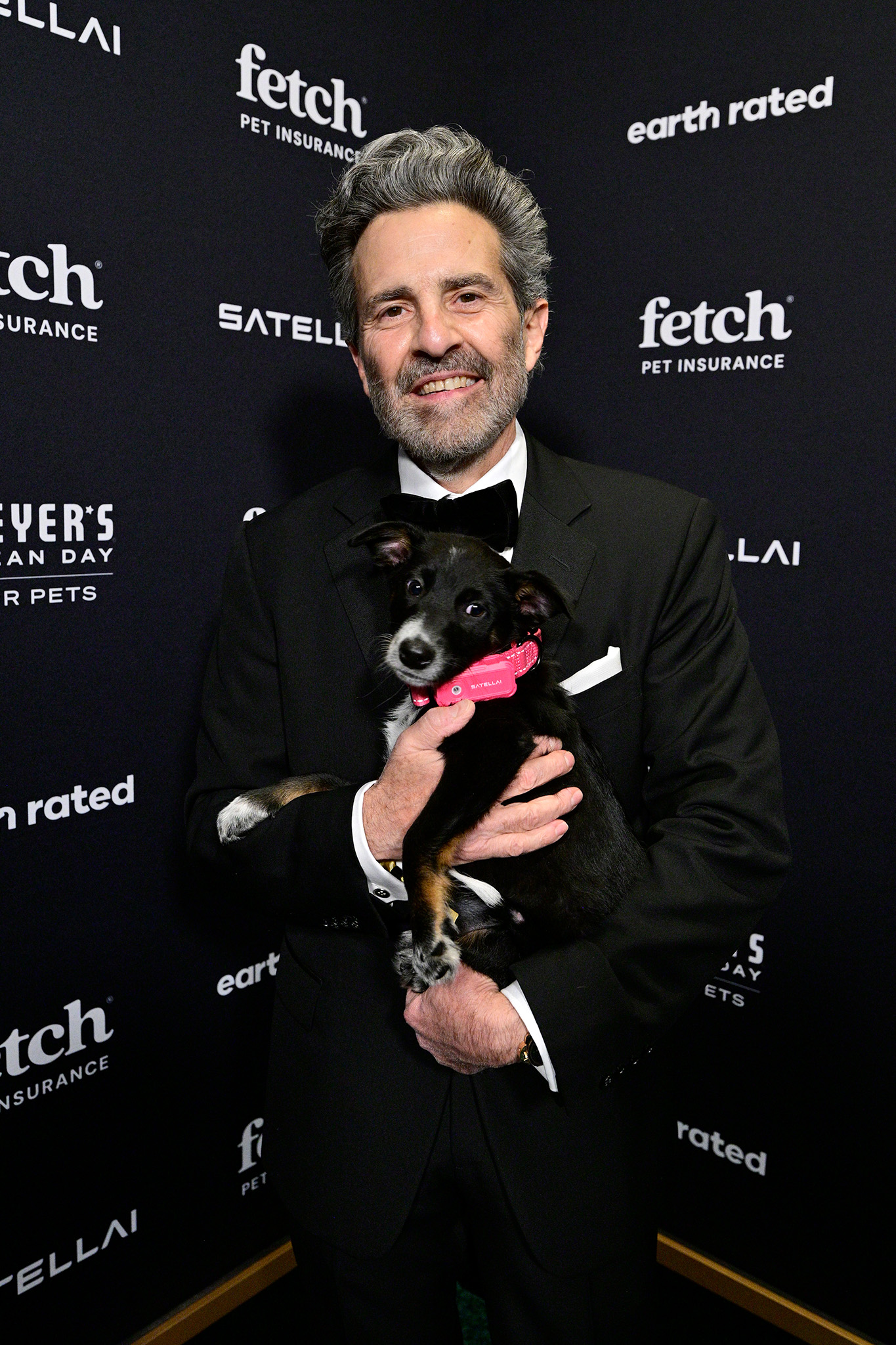 Paul Guyardo on the green carpet with a pup from North Shore Animal League wearing a SATELLAI Go Collar at the 2026 Fetch Pet Gala.