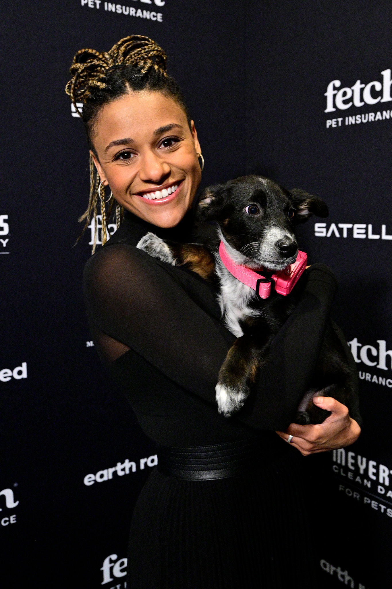 Ariana DeBose poses on the green carpet with a pup from North Shore Animal League wearing a SATELLAI Go Collar at the Fetch Pet Gala in 2026.
